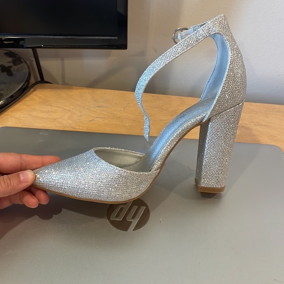 Dream Pairs Silver Glitter 4” strappy Heels size 6 Ladies - Picture 4 of 8